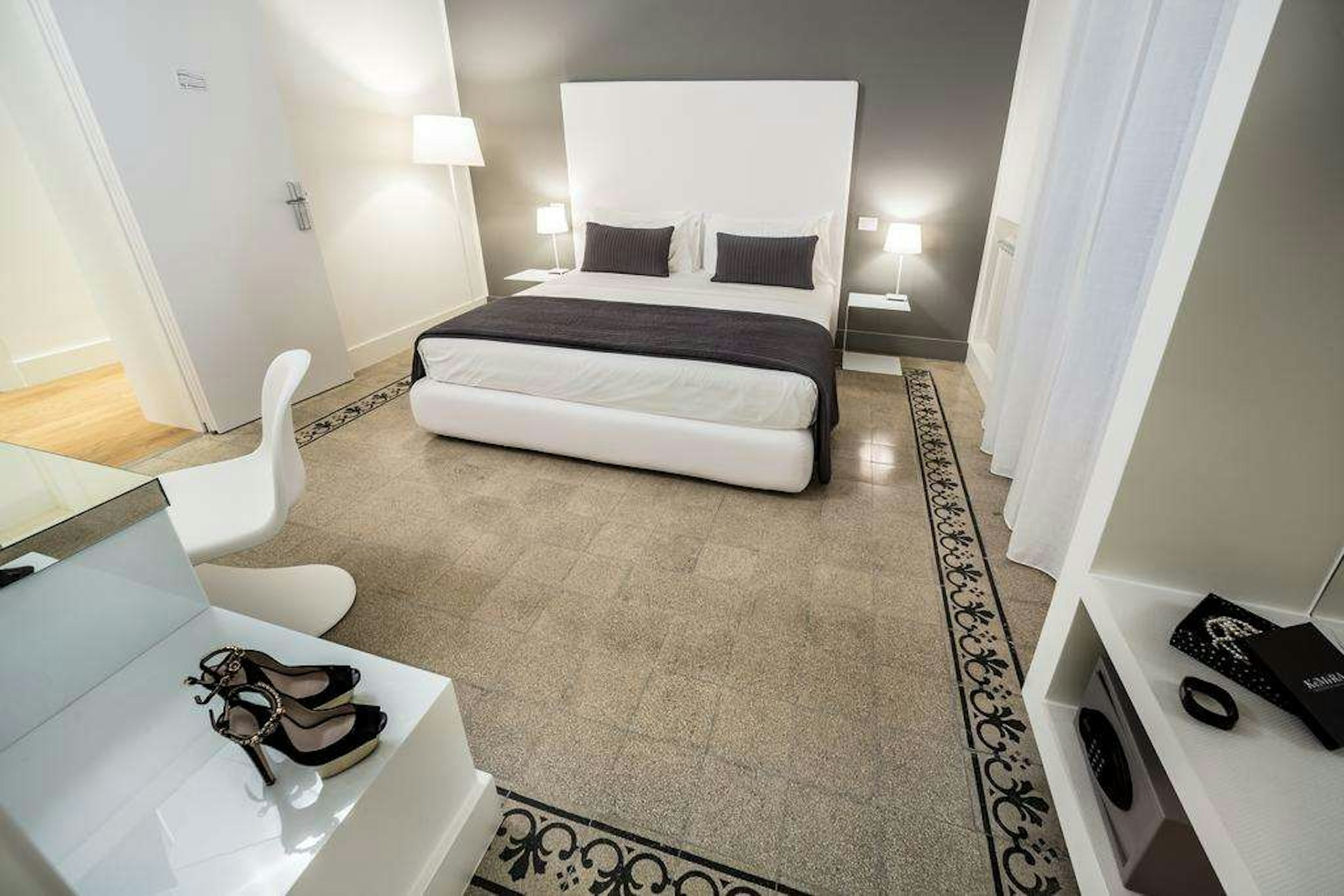 Home Boutique Luxury & Design 9/37