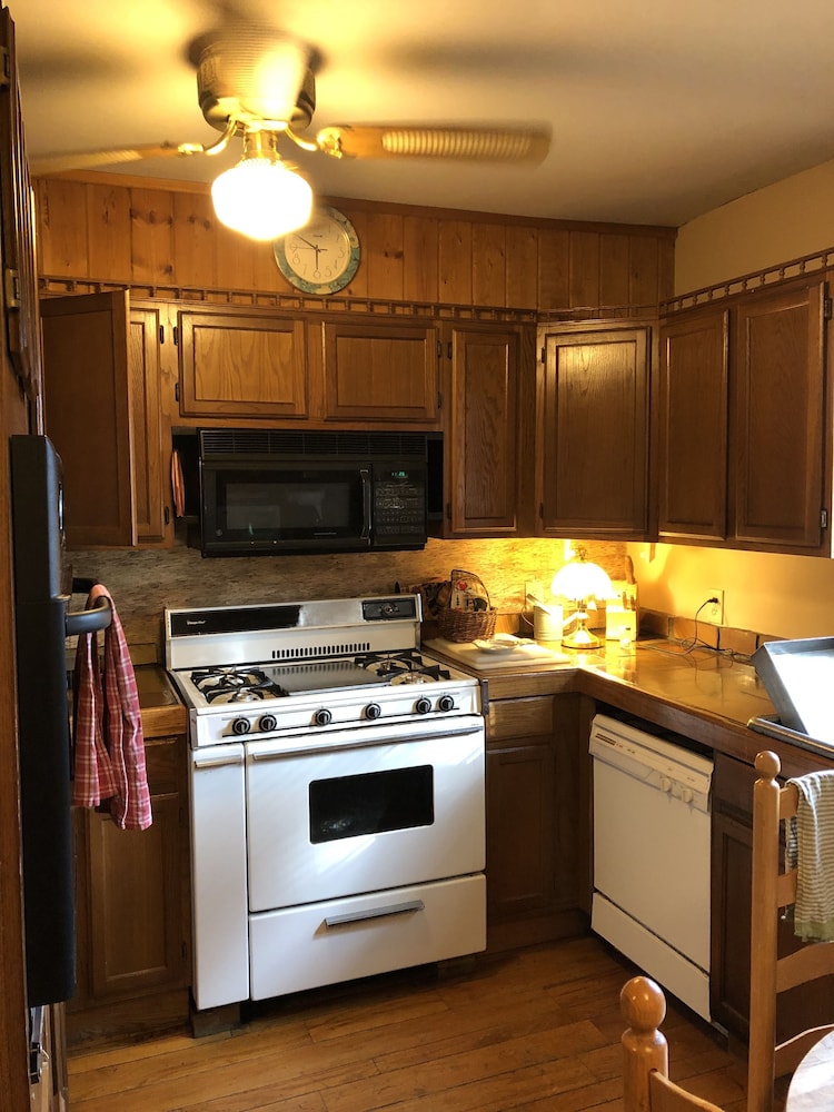 Evergreen Cottage Inn & Cabins 27/38