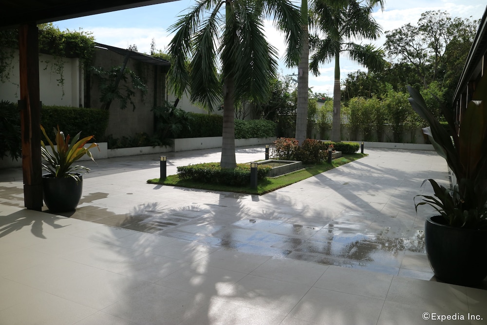 Sugarland Hotel 3/41