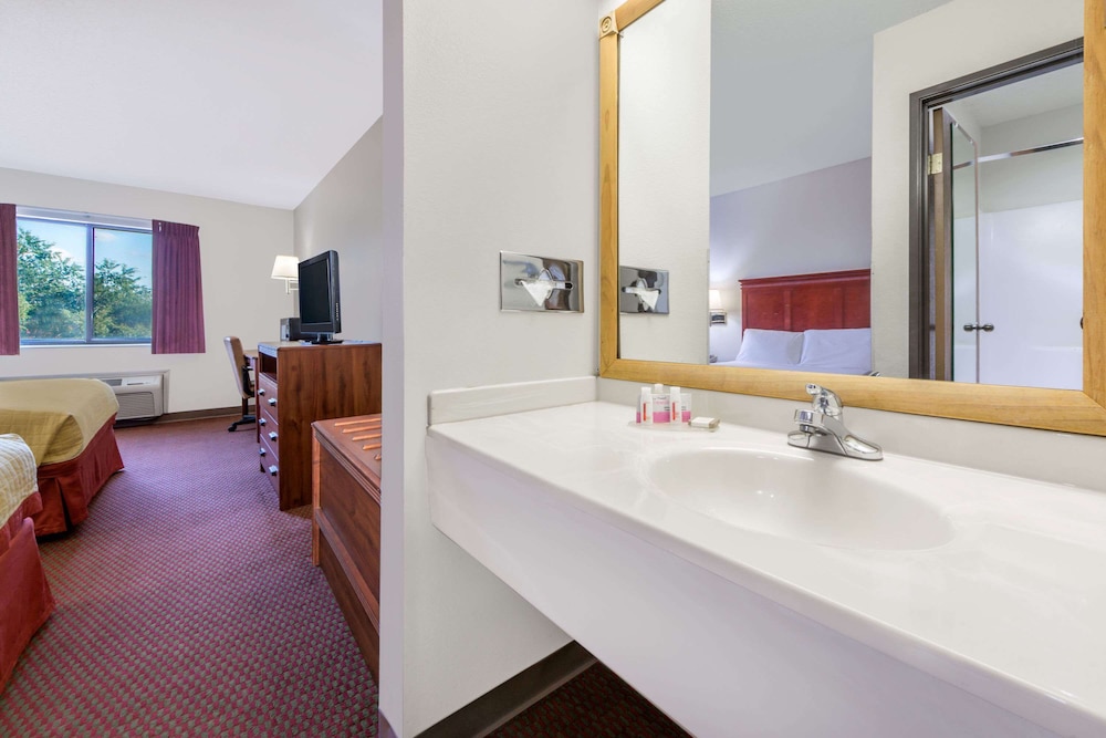 Baymont By Wyndham Enid 15/25