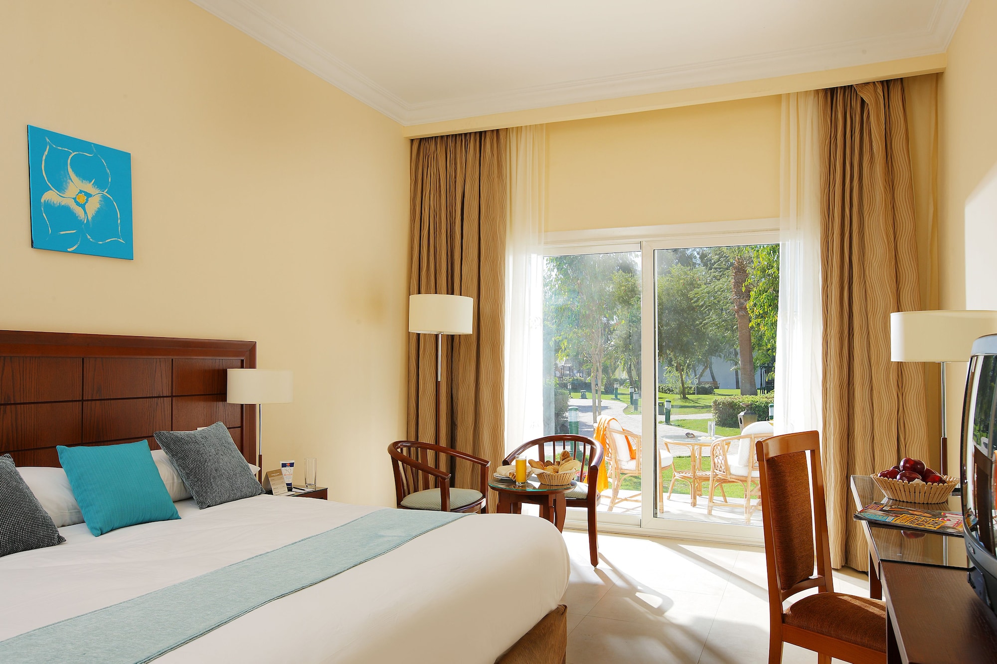 STANDARD, 3 BEDS, POOL VIEW