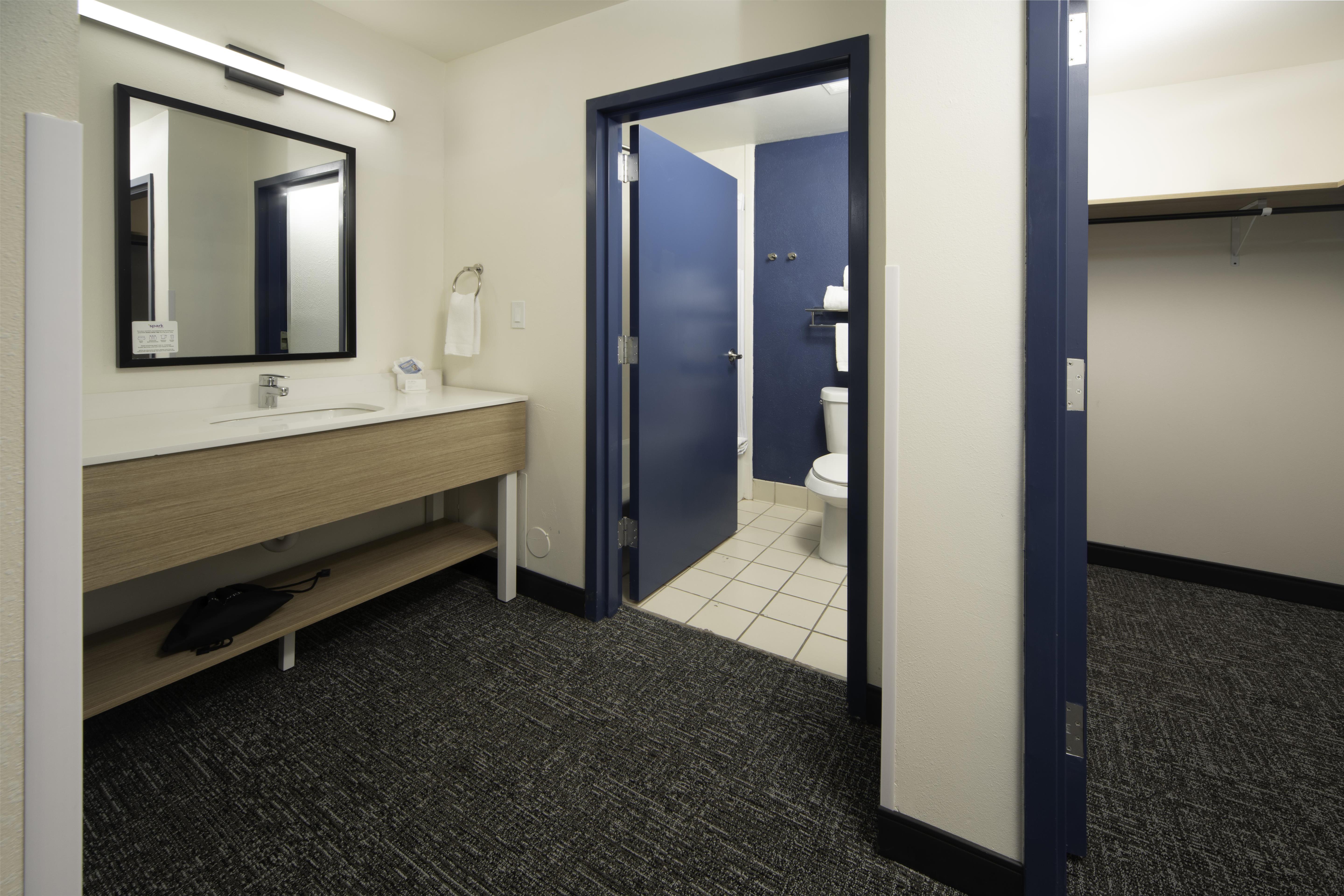 2 BEDROOMS, SUITE, 2 KING BEDS