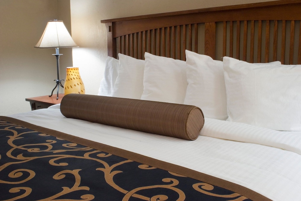 Best Western Plus Heritage Inn 15/36