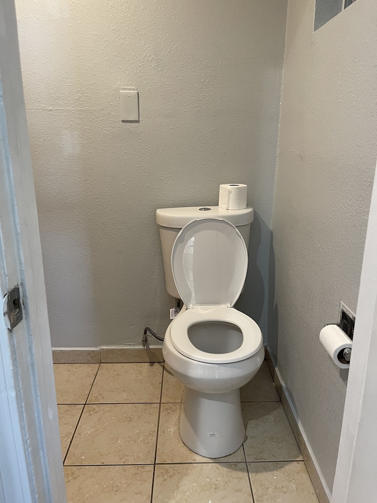 SOFI MOTEL 17/20