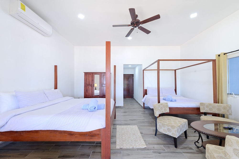 Parrot Cove Lodge 25/72