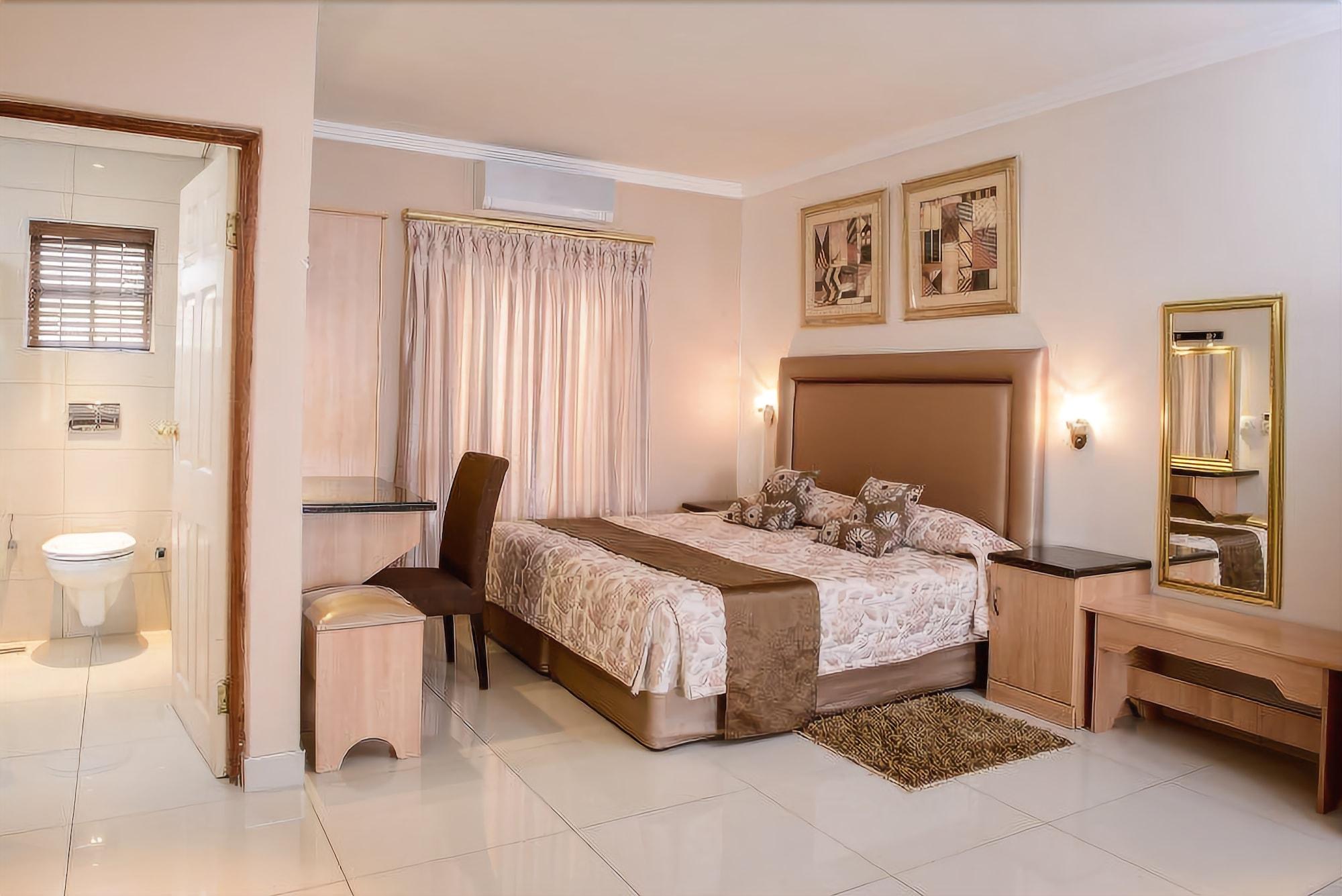 The Cycad Lodge & Chalets 8/50