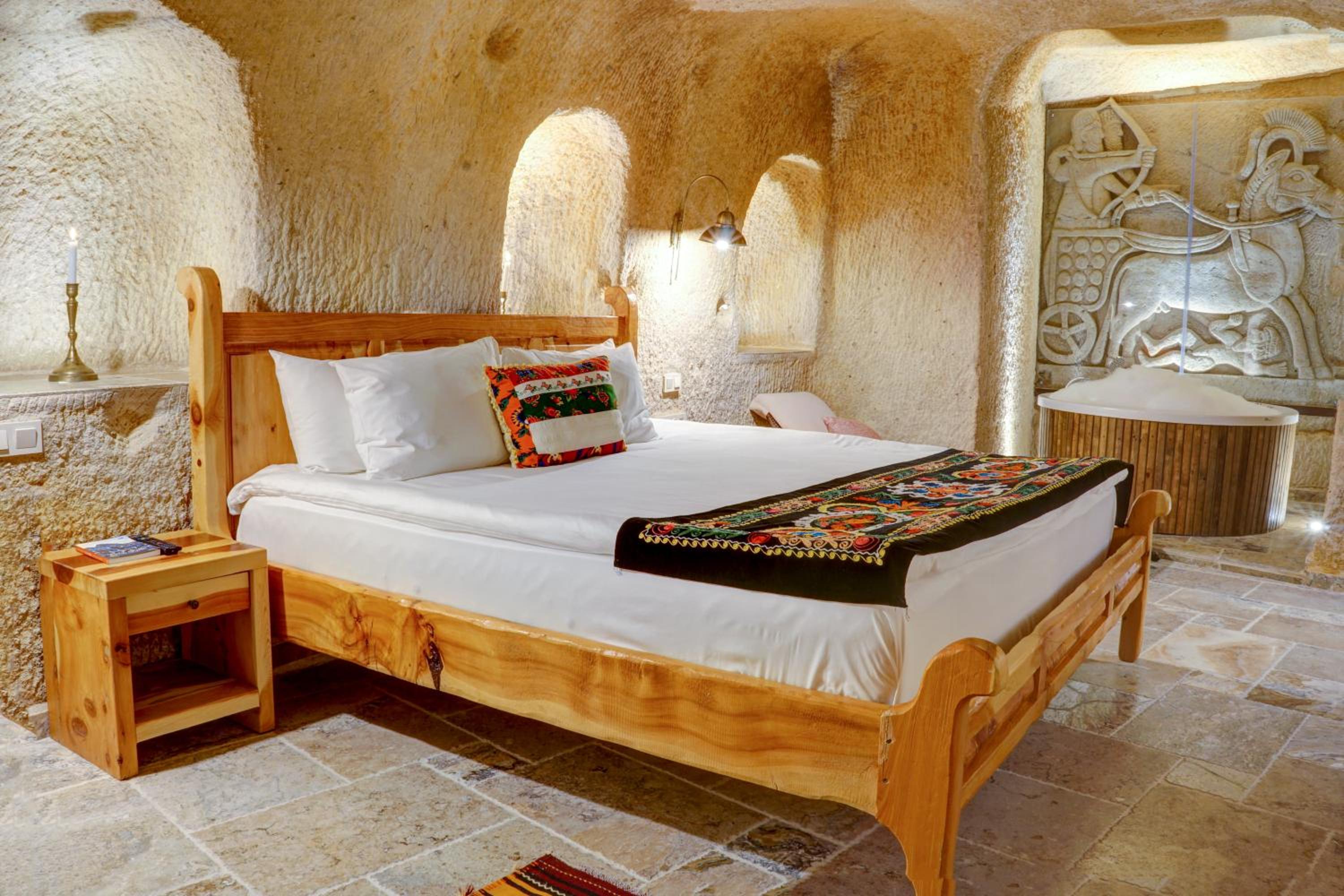 Cave, Executive, Suite