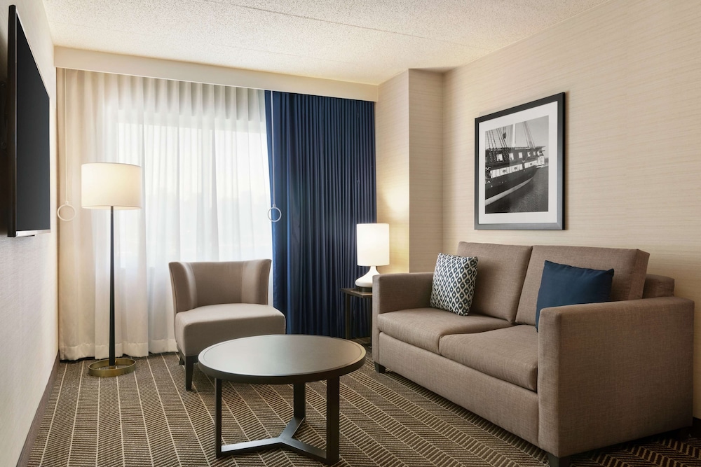 Embassy Suites by Hilton Boston at Logan Airport 20/65