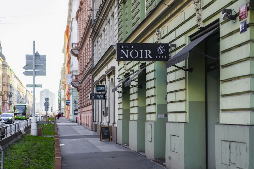Hotel Noir 40/50
