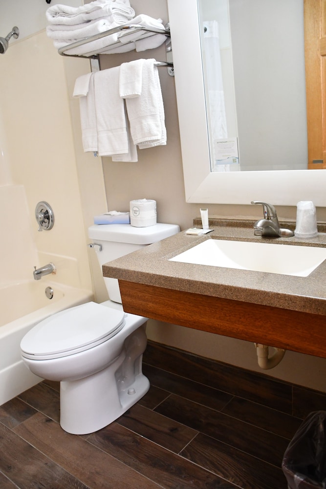 غرفة بسرير كوين لذوي الإعاقة، Baymont Inn and Suites by Wyndham Platteville 6/10