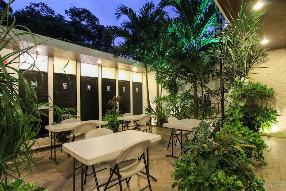Gayser Hostal 18/25