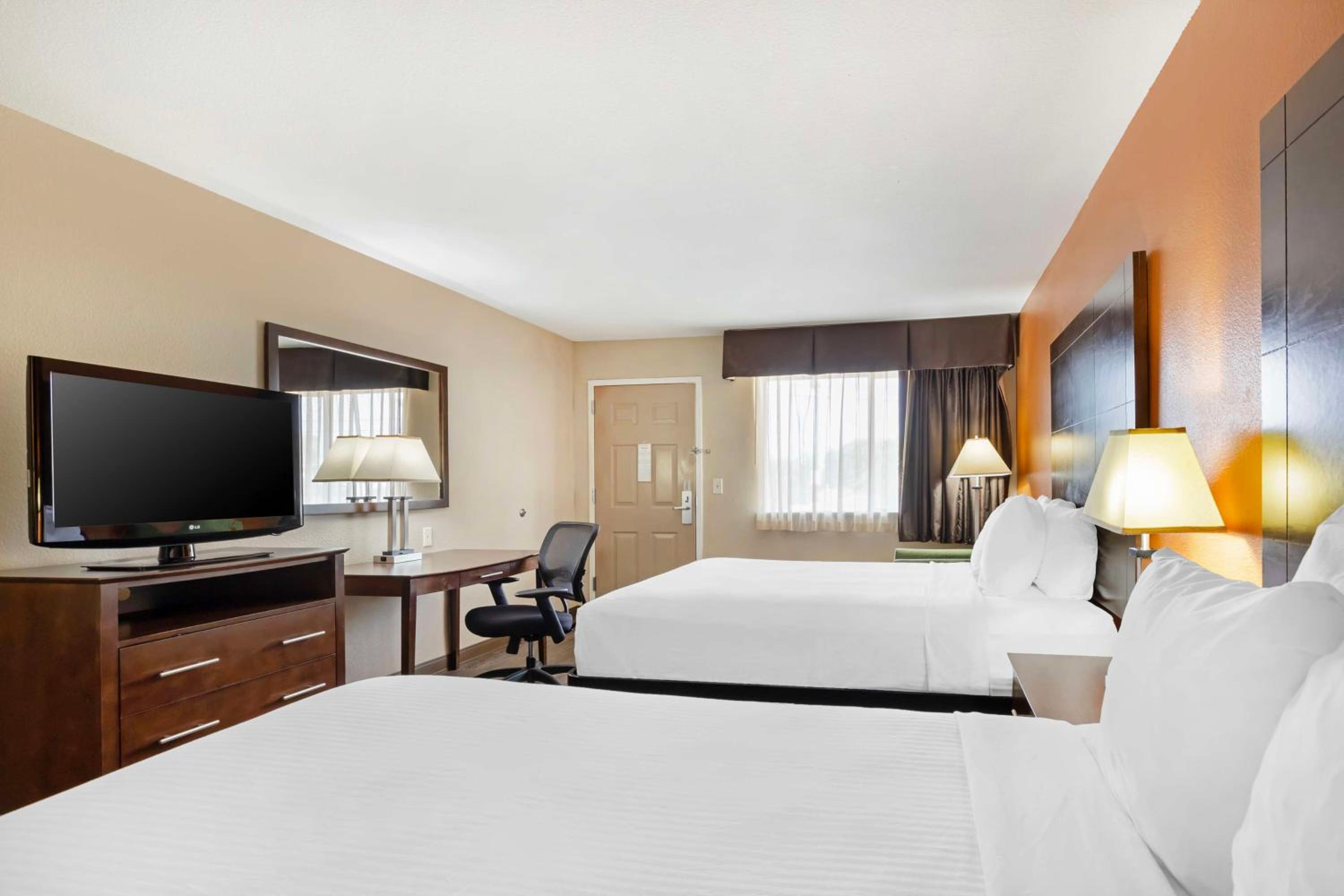 Room, 2 Queen Beds, Exterior Entrance, Smoking