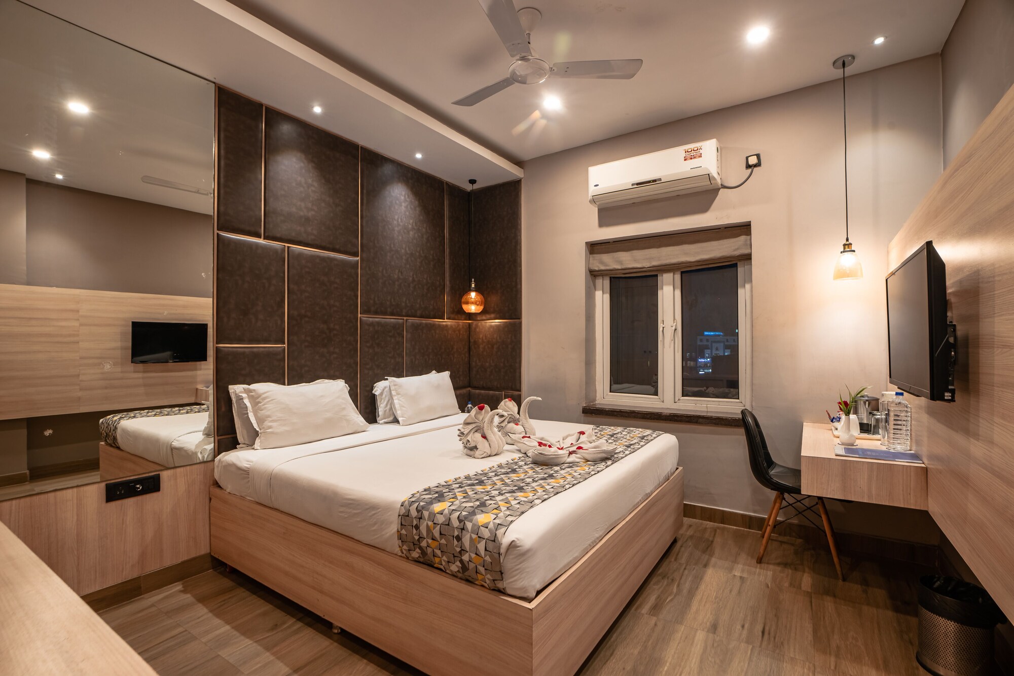 EXECUTIVE, DOUBLE OR TWIN BED