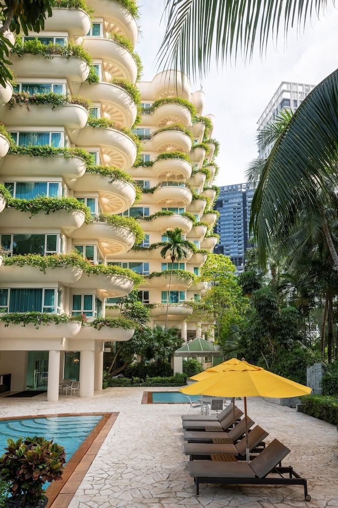 Shangri-La Apartments 67/71