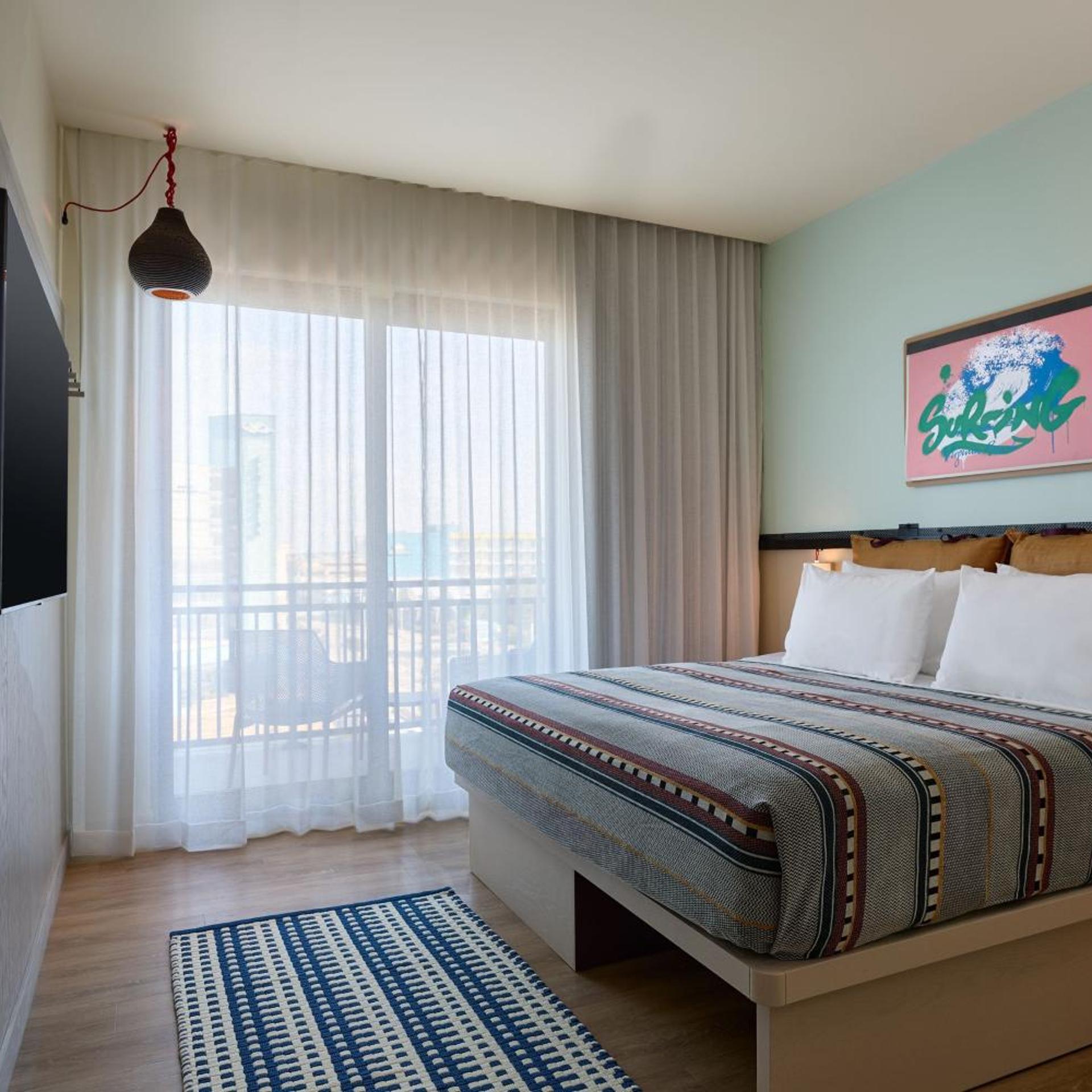 Room, King Bed, Partial Ocean Front, Partial Ocean View