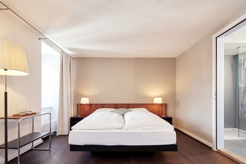ROOM, DOUBLE BED, CITY VIEW