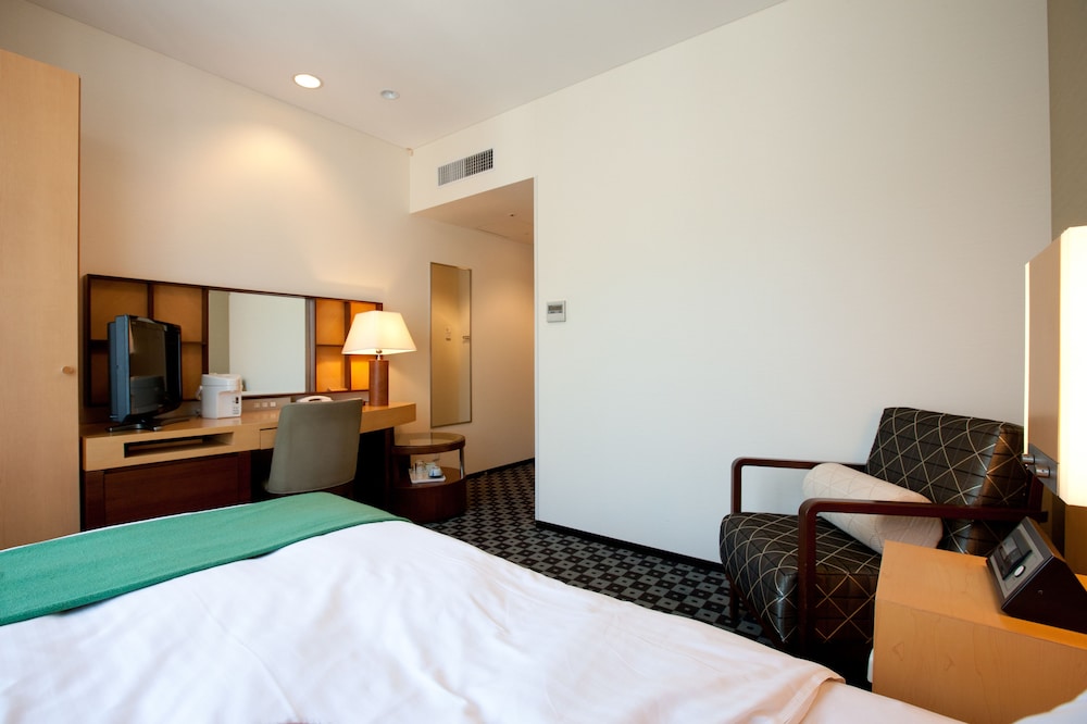 ROOM, SINGLE