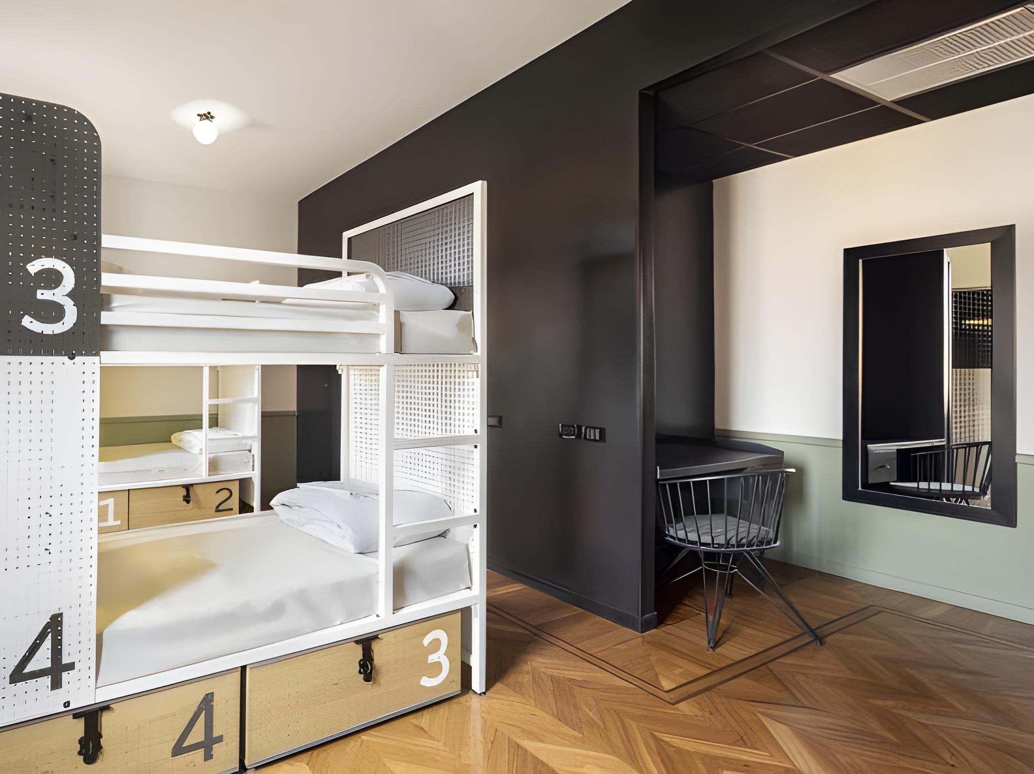 Private, 8 Beds