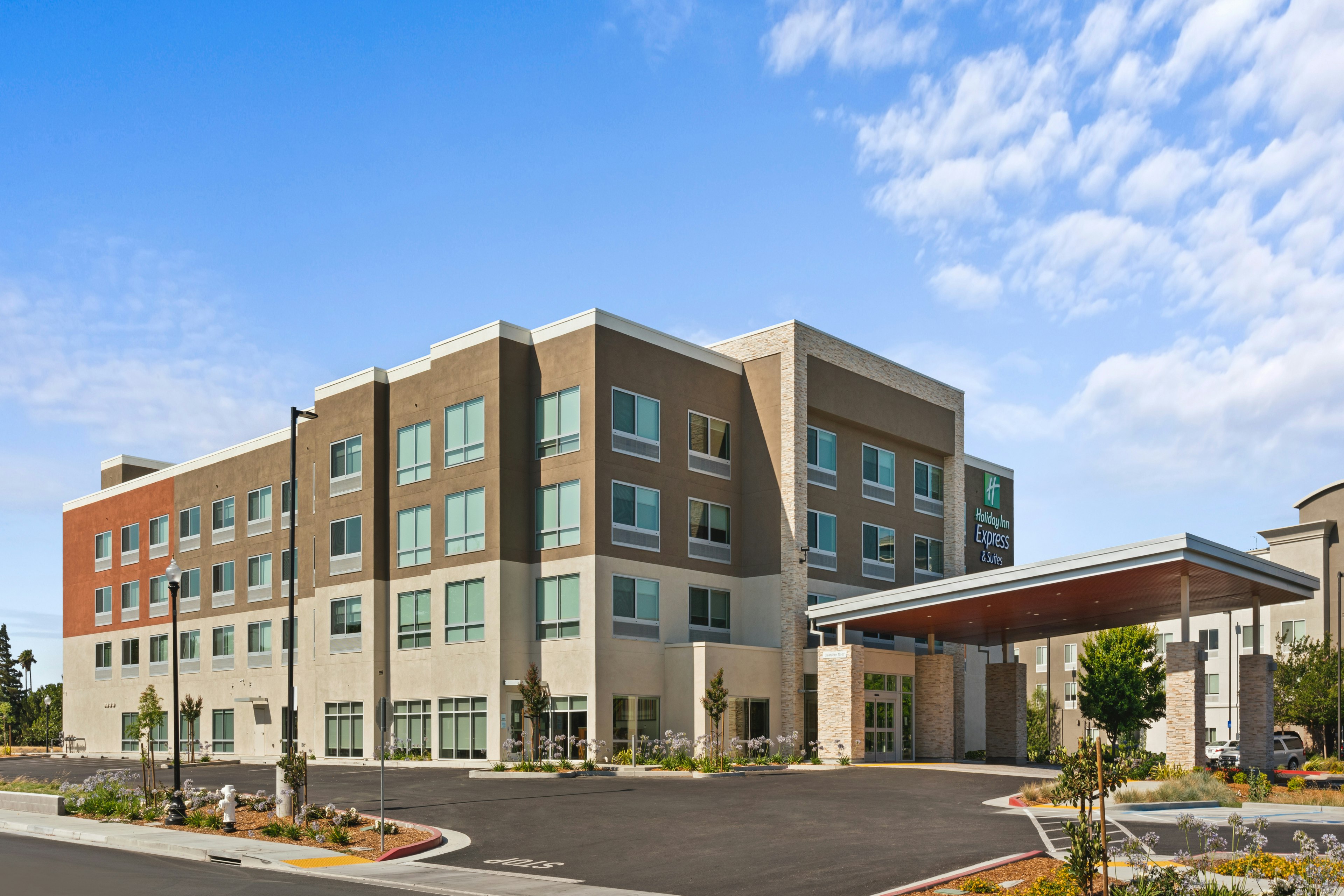 Holiday Inn Express & Suites Suisun City 5/70
