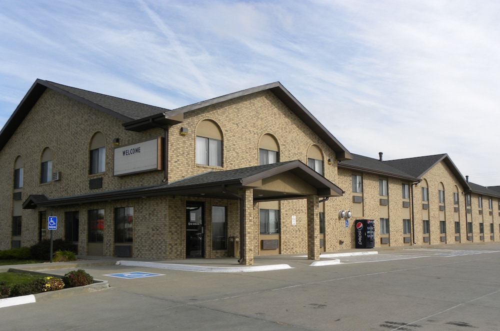 New Victorian Inn and Suites 5/43