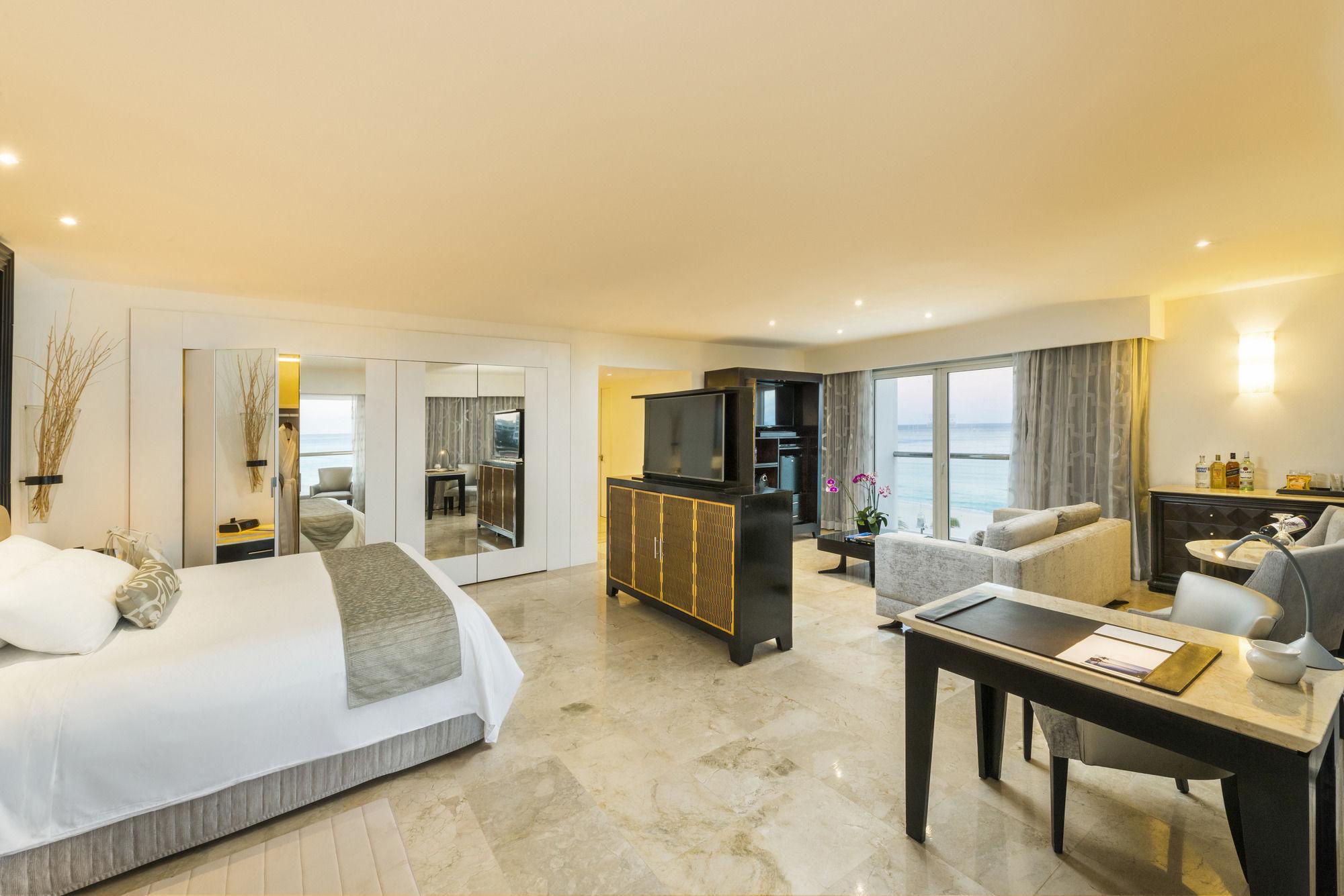 Royal, Governor, Suite