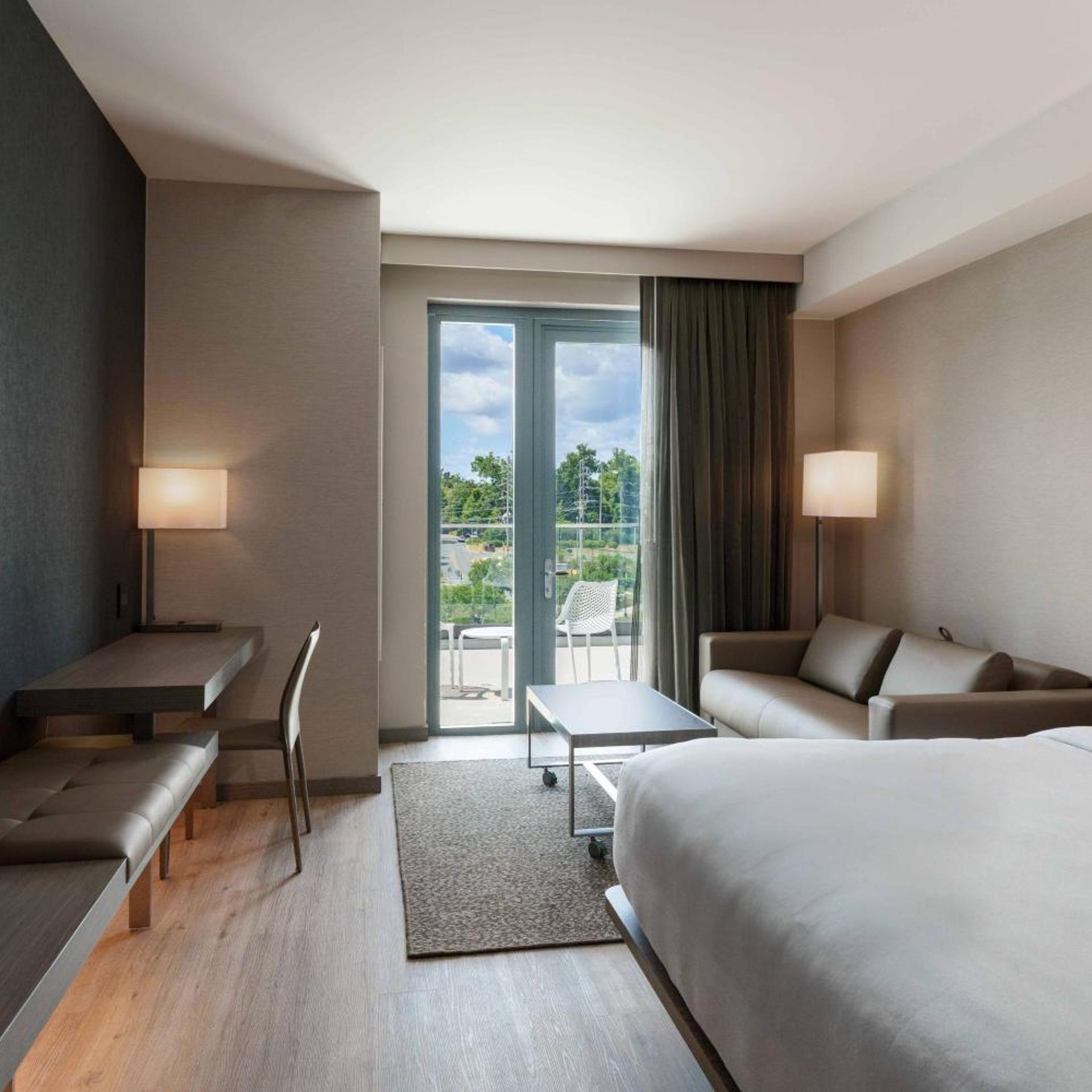 Executive, Suite, King Bed, Sofa, Balcony