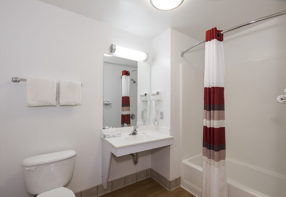 Red Roof Inn Columbus - Hebron 12/22