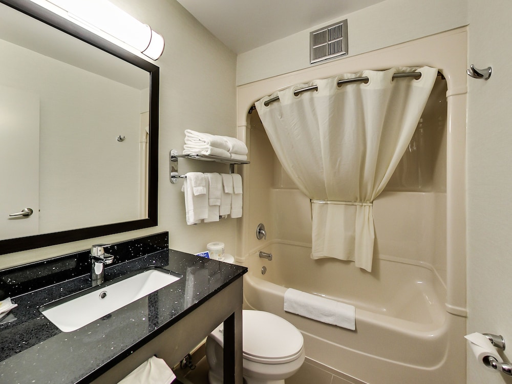 Spark by Hilton Oshawa 42/43
