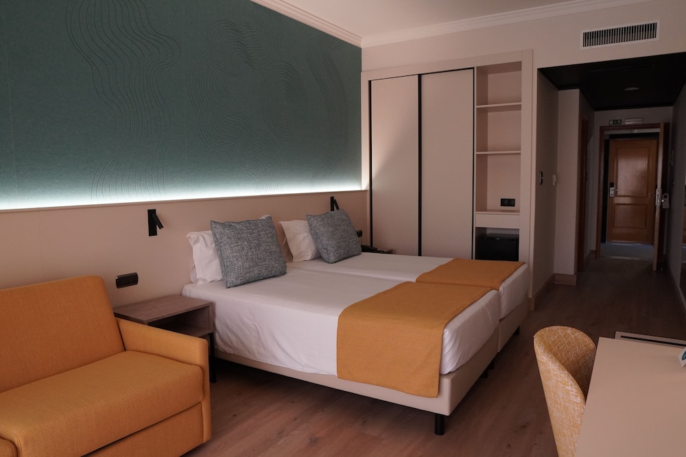 Plus, Twin Beds, Side Sea and Pool View