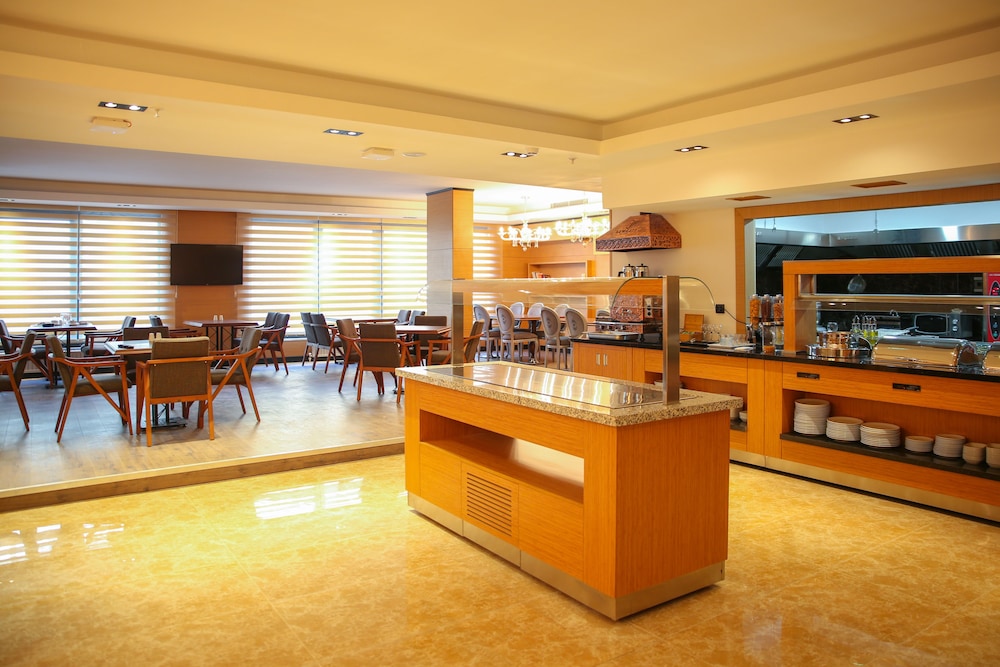 New Gate Hotel 18/25