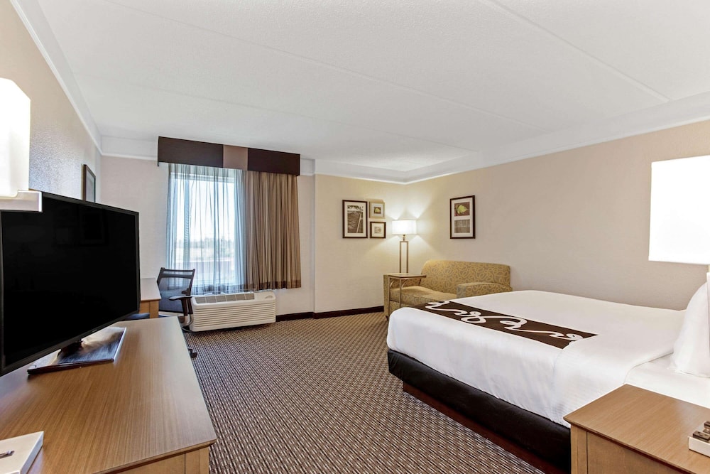 La Quinta Inn Suites Panama City 13/45