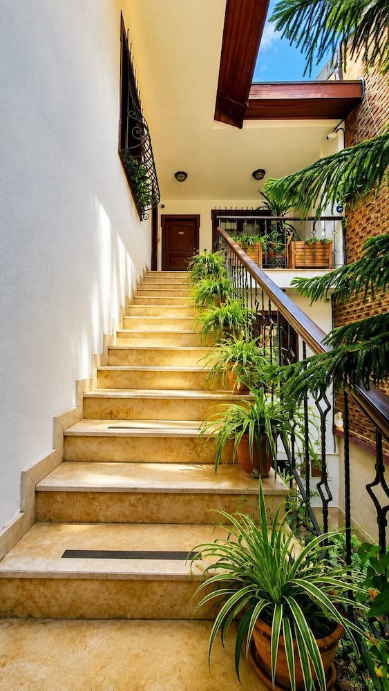 Villa Sphendone Suites 3/50