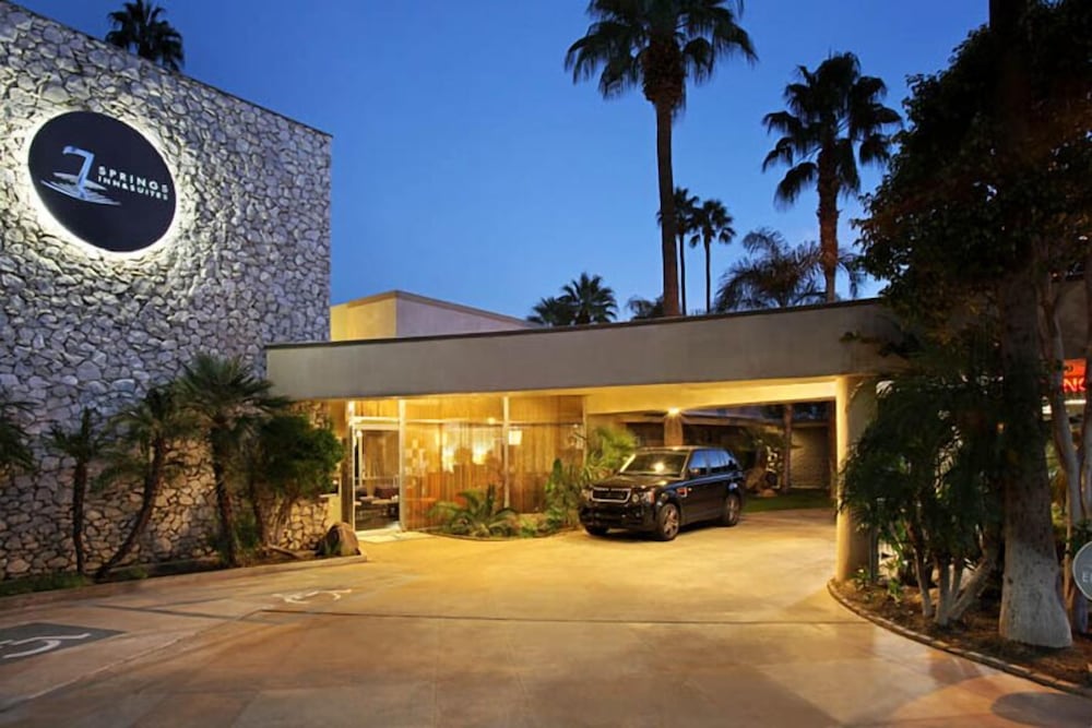 7 Springs Inn Suites 2/60