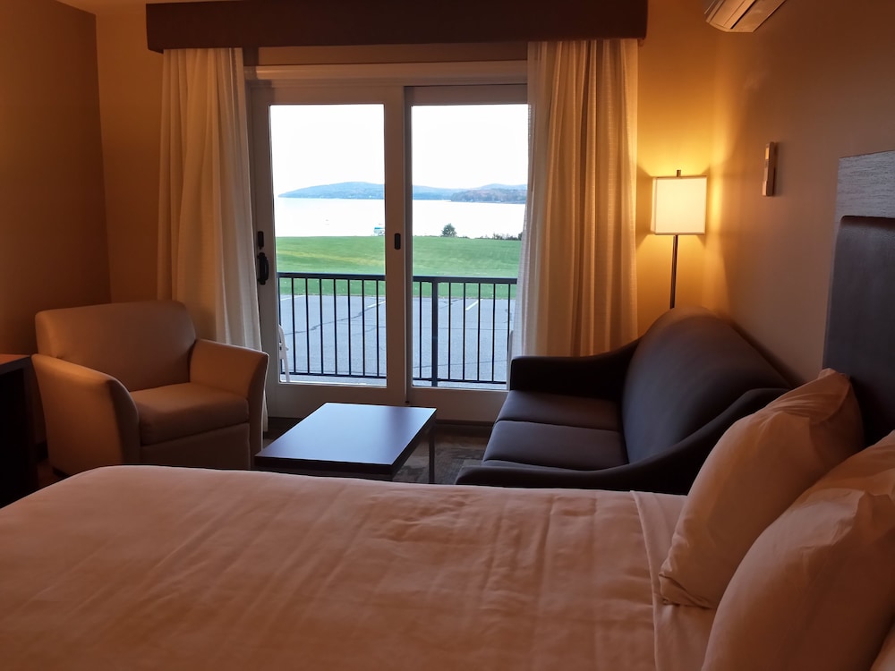 Belfast Harbor Inn 40/64
