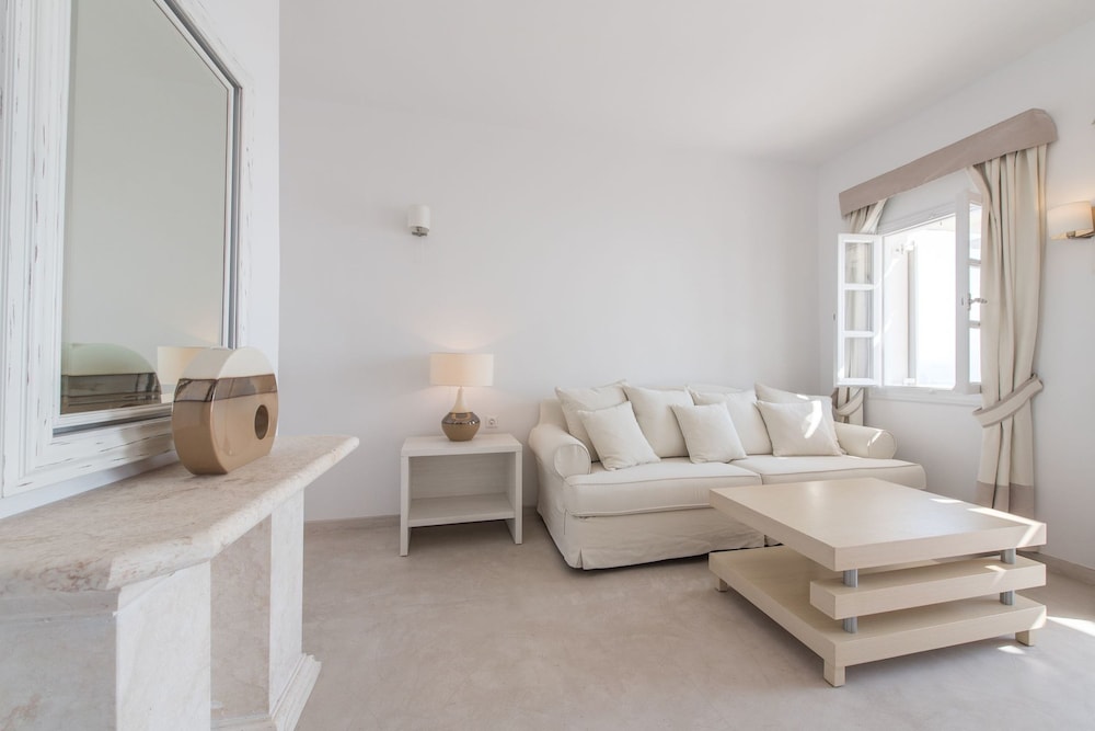 Santorini Secret Suites and Spa - Adults Only 32/50
