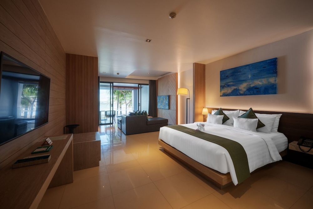 Luxury, Suite, King Bed, Beach Front
