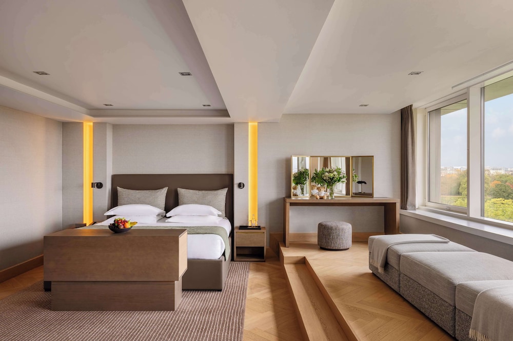 Master, Suite, King Bed, Sofa