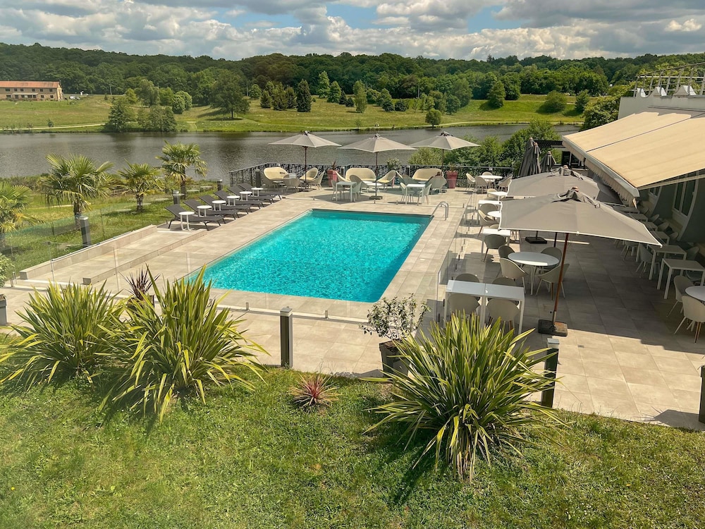 NOVOTEL LIMOGES LE LAC 67/72