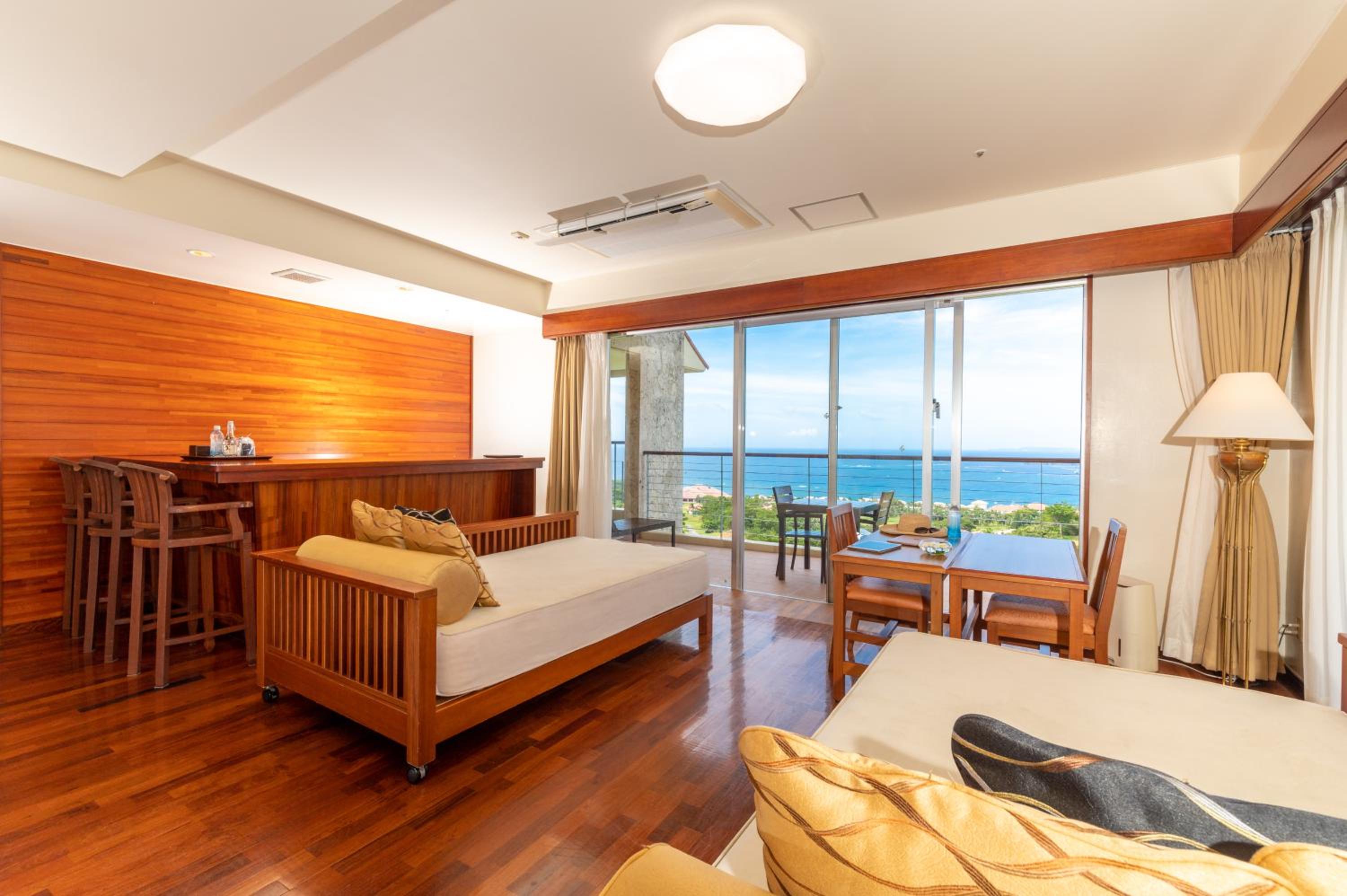 Premium, Twin Beds, Hot Tub, Palm Tower