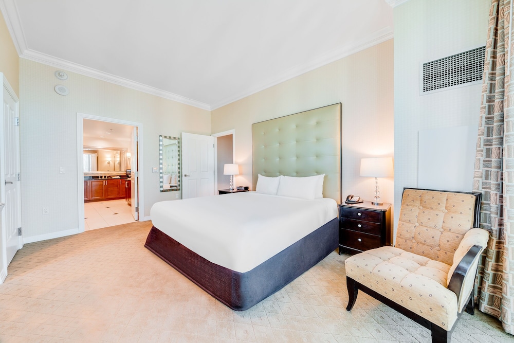 Jet Luxury Resorts @ The Signature Condo Hotel 19/69
