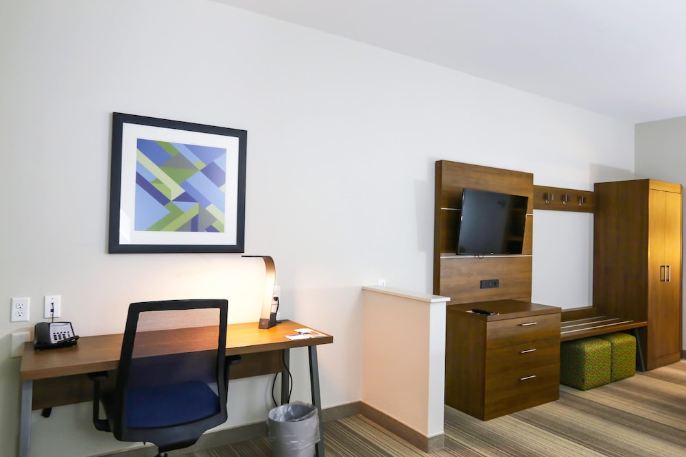 Holiday Inn Express Suites Houston Iah Beltway 8 56/65