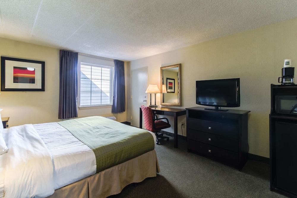 Quality Inn and Suites Conference Center West Chester 22/41