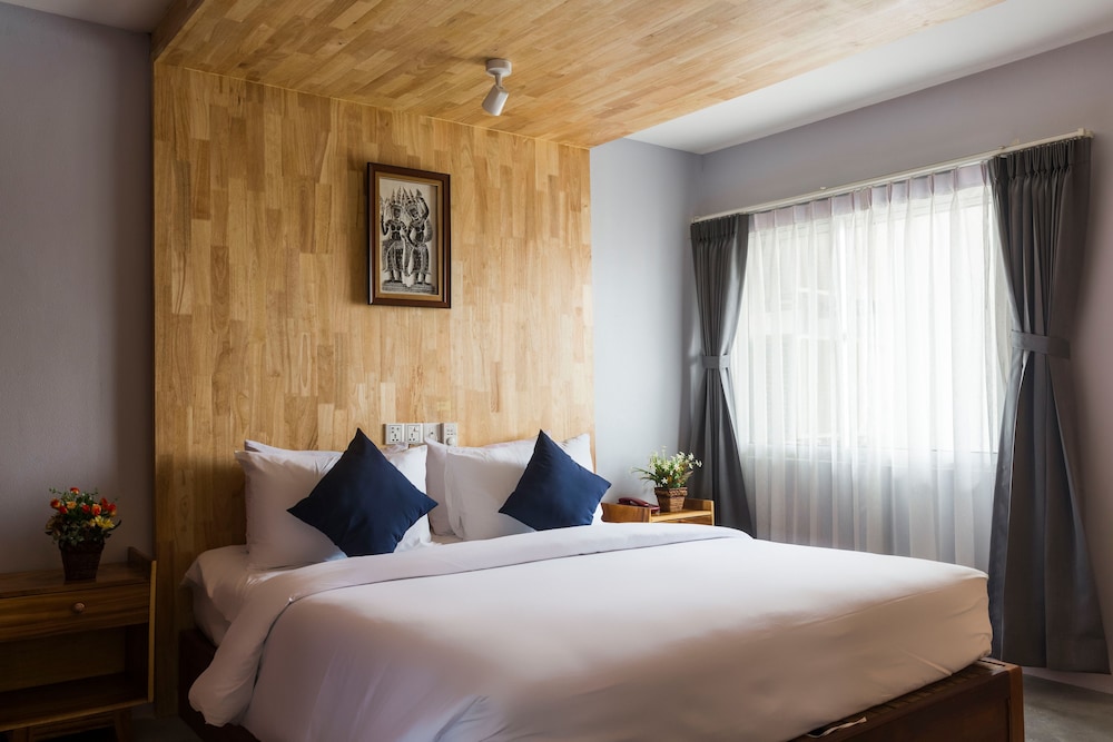 Deluxe, Queen Bed, City View, Pacific Hotel 3/10
