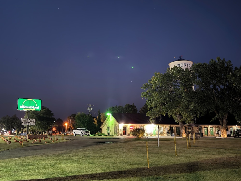 Hotel O Hillcrest Norton KS Hwy 36 in NORTON - KS