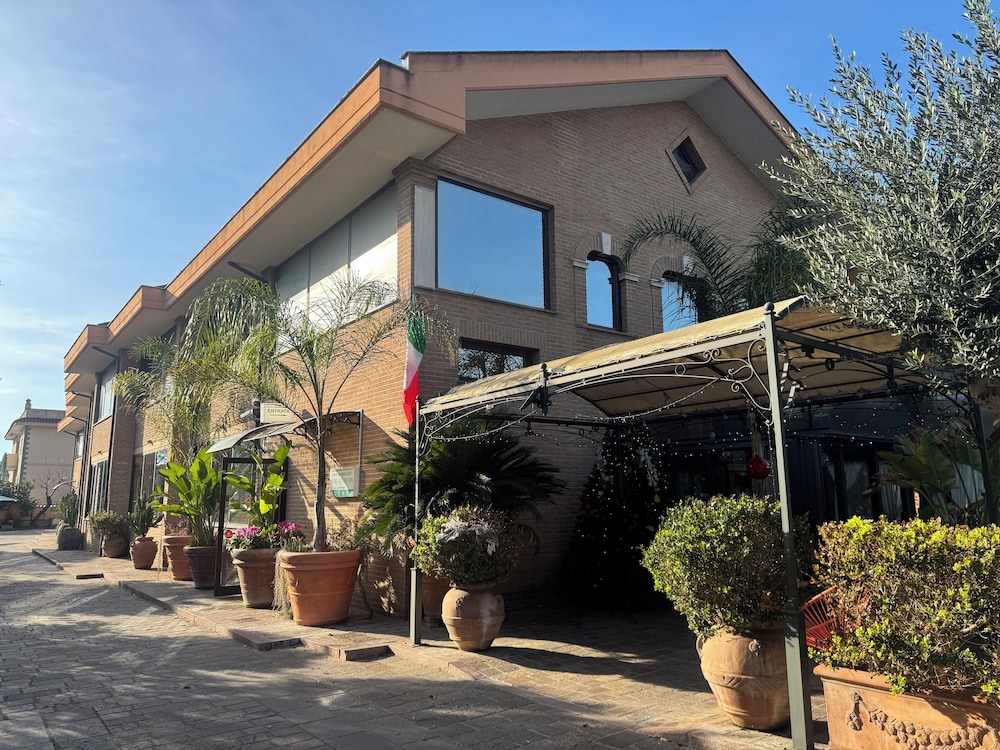 Euro House Inn Airport Hotel Residence 8/72