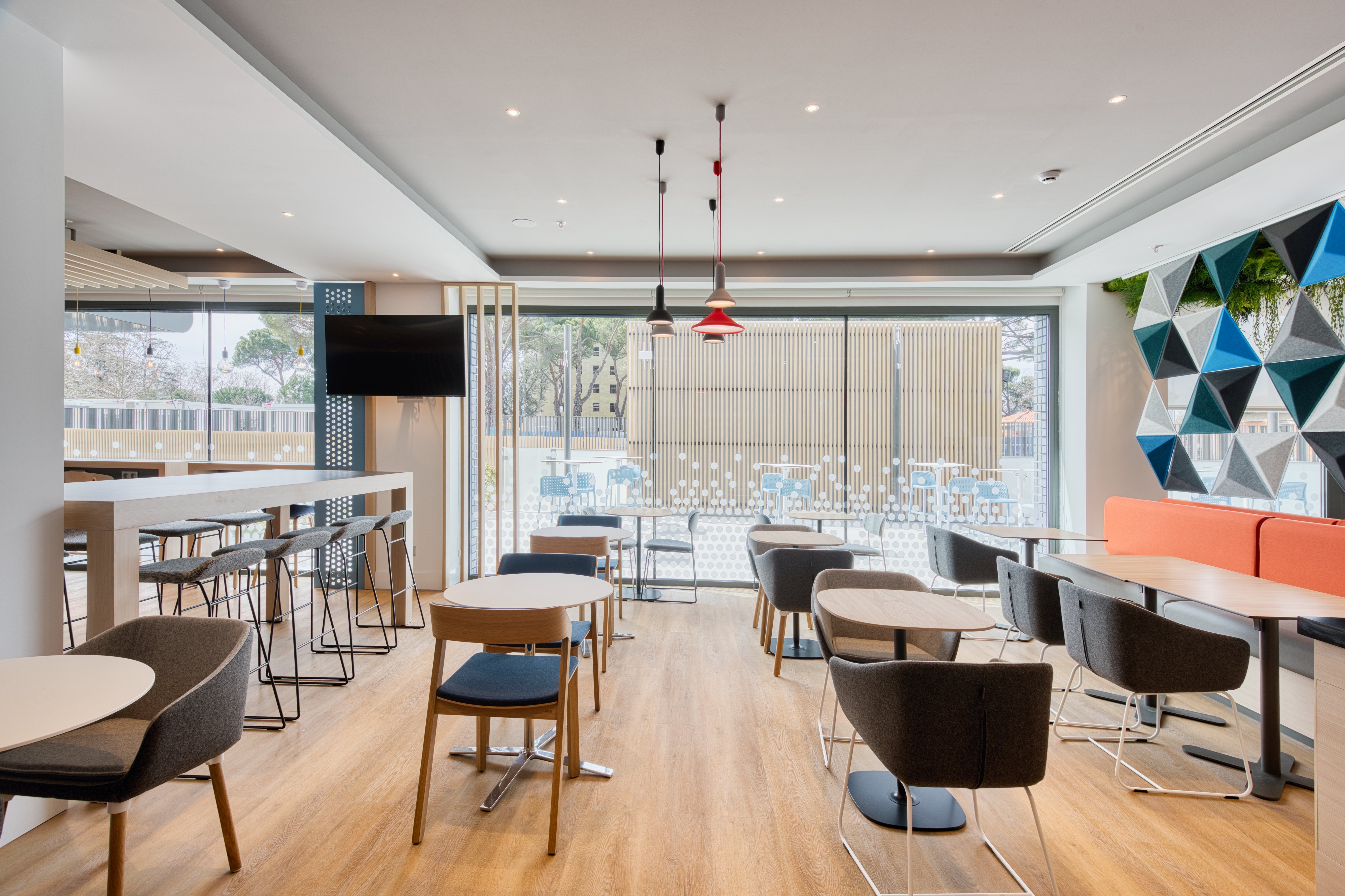 Holiday Inn Express Madrid Airport 33/40