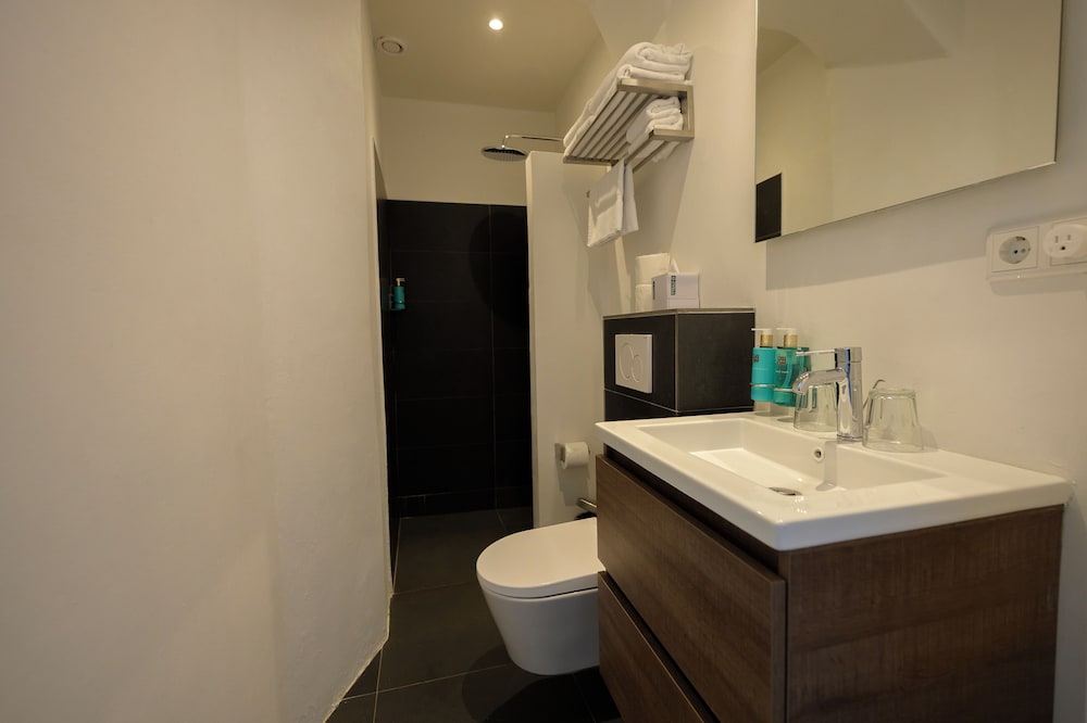 Scuba Lodge & Ocean Suites 76/76