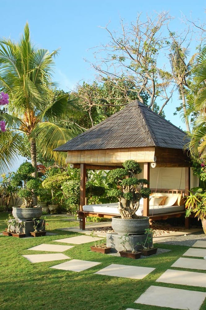 Frangipani Beach Villa 7/68