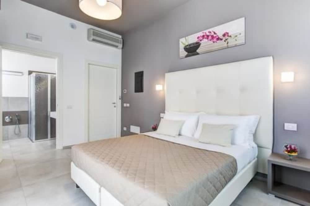 HOTEL AUGUSTEA 30/62
