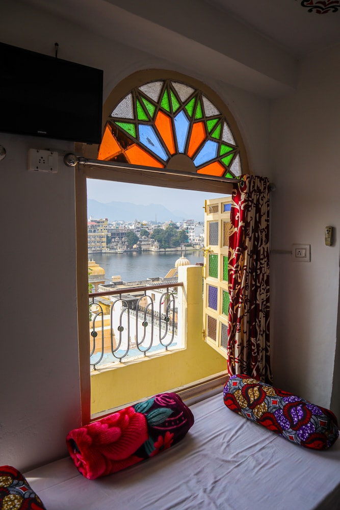 Hotel Lake Ghat Palace، Udaipur 38/53